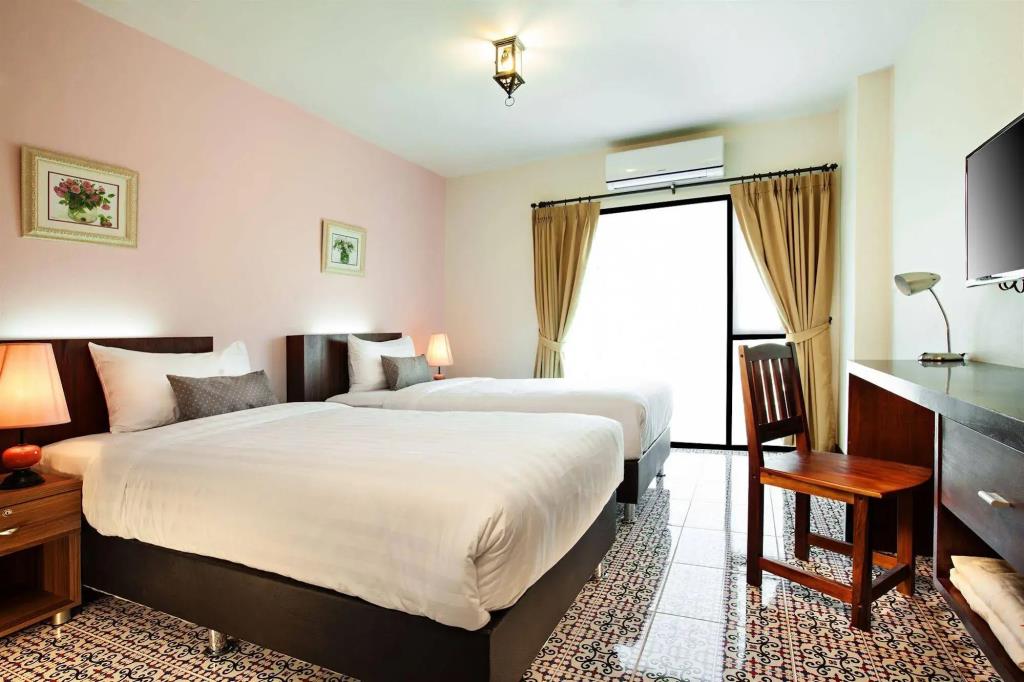WE Valley Hotel 3*
