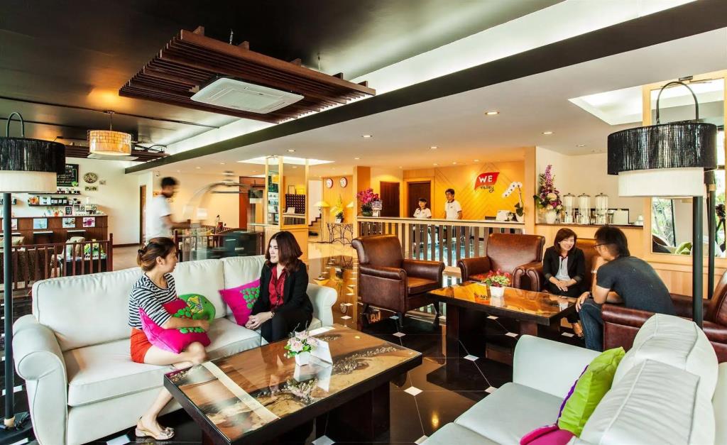 WE Valley Hotel 3*