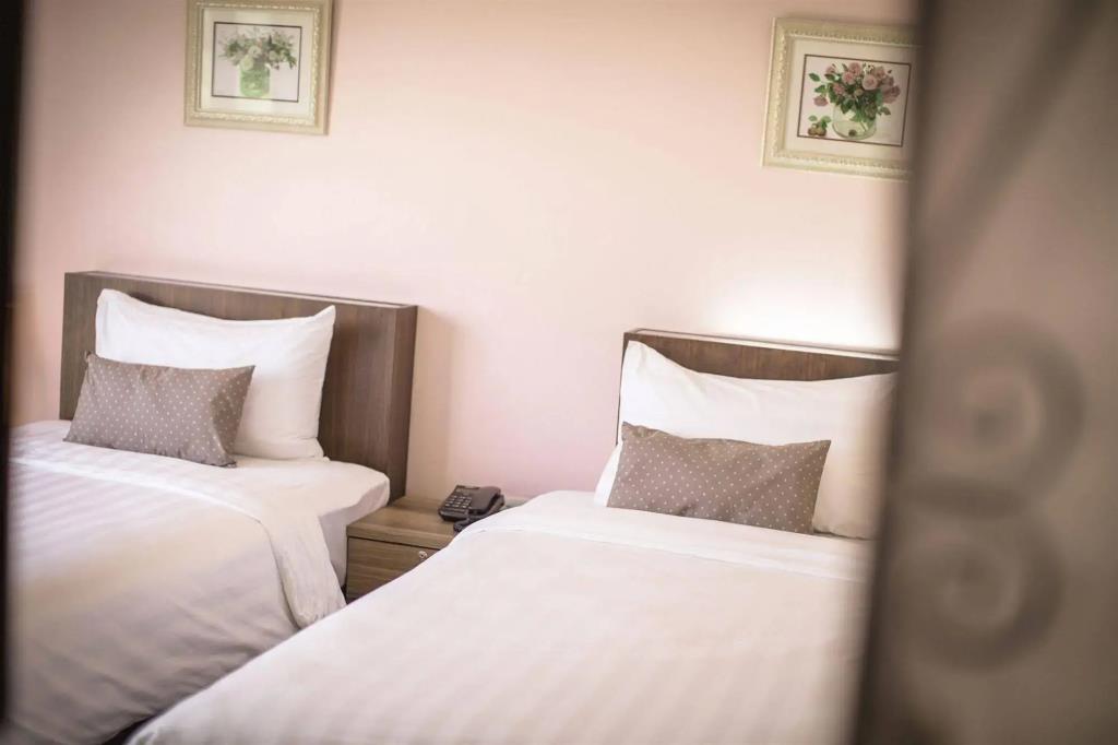 WE Valley Hotel 3*