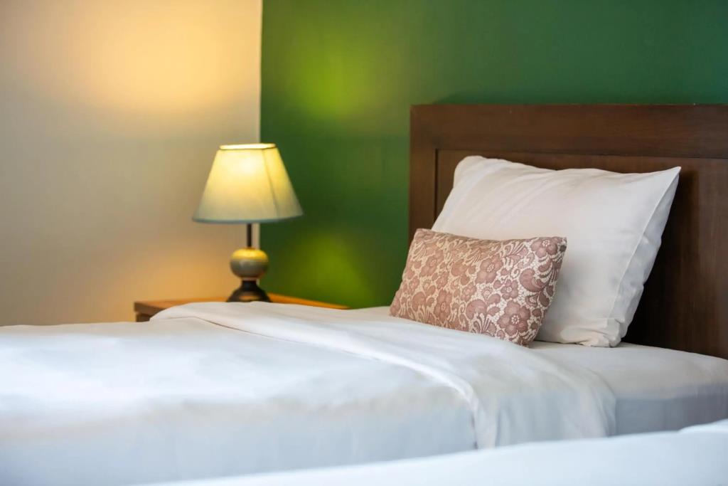 WE Valley Hotel 3*