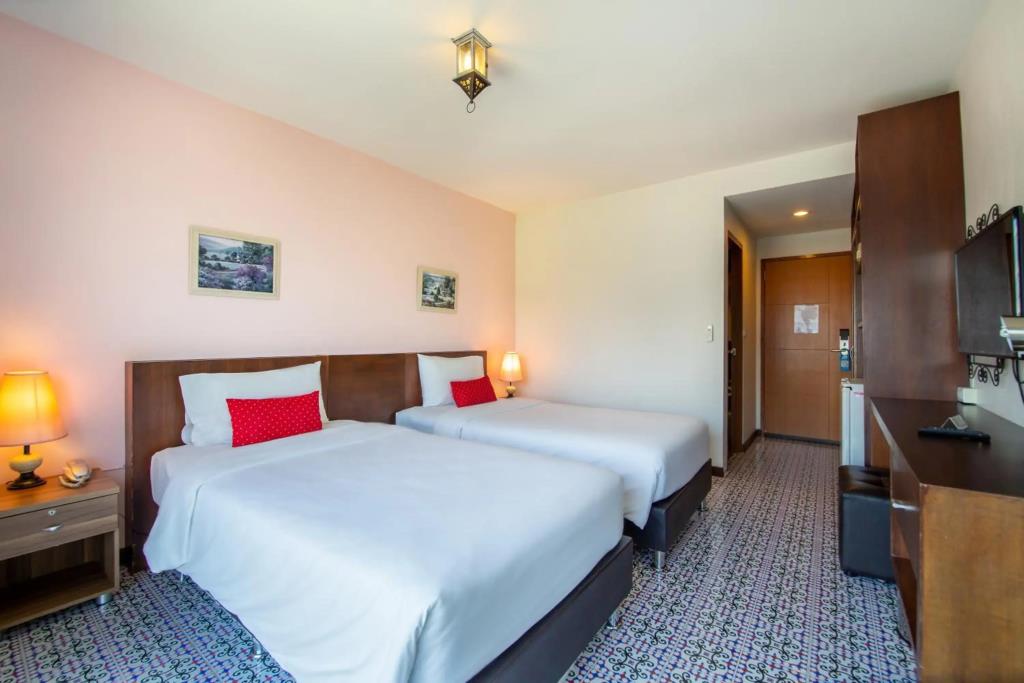 WE Valley Hotel 3*