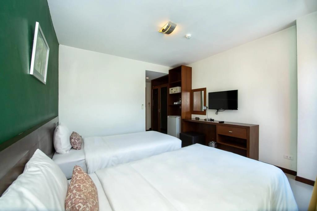 WE Valley Hotel 3*
