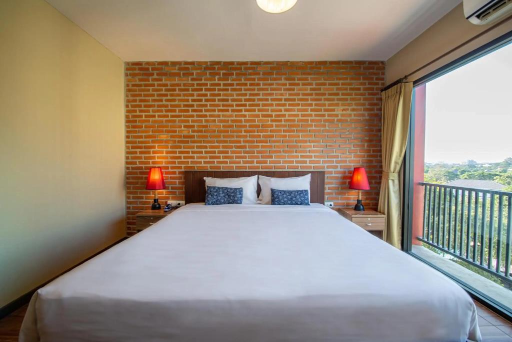 WE Valley Hotel 3*