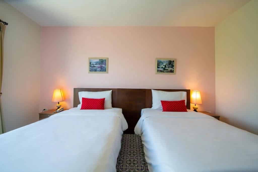 WE Valley Hotel 3*