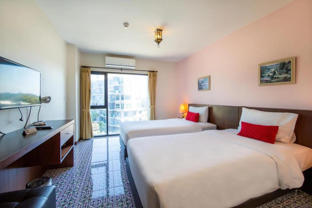WE Valley Hotel 3*