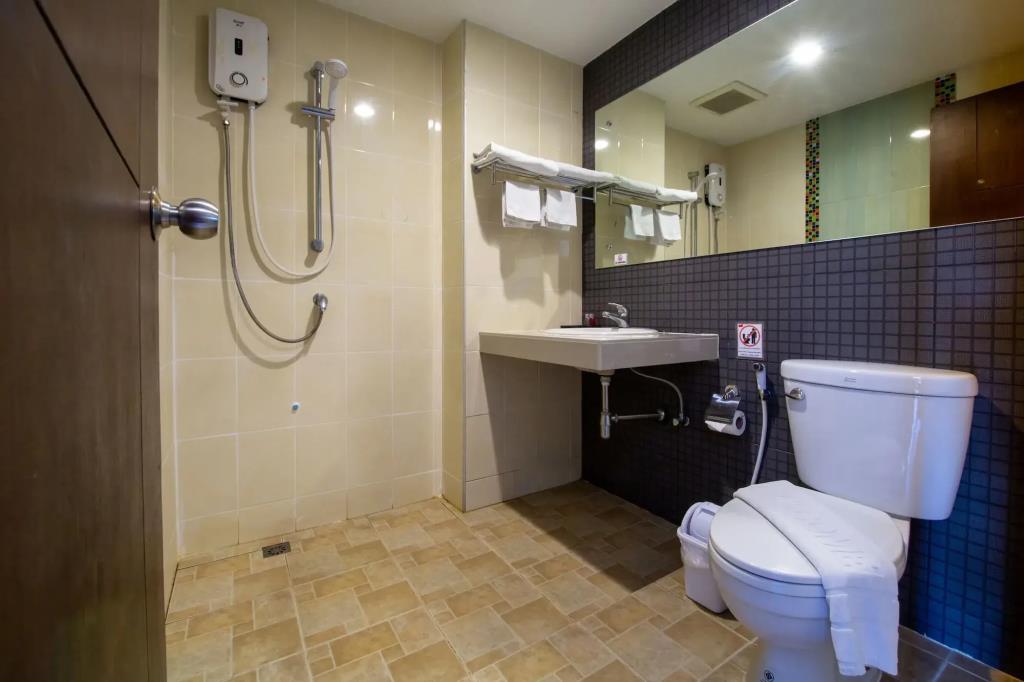 WE Valley Hotel 3*
