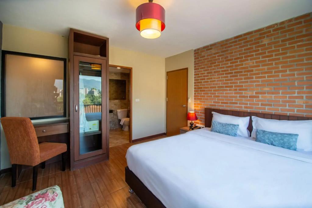 WE Valley Hotel 3*