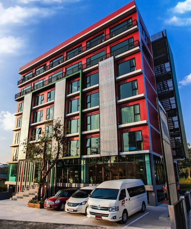 WE Valley Hotel 3*