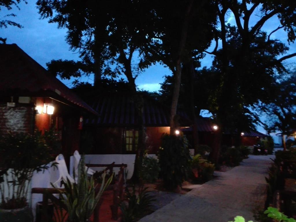 Haadrin Resort 3*