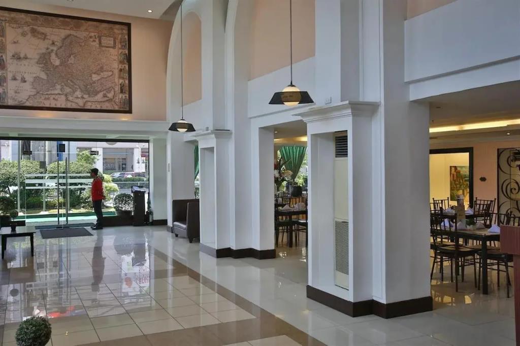 Eurotel Las Pinas 3*
