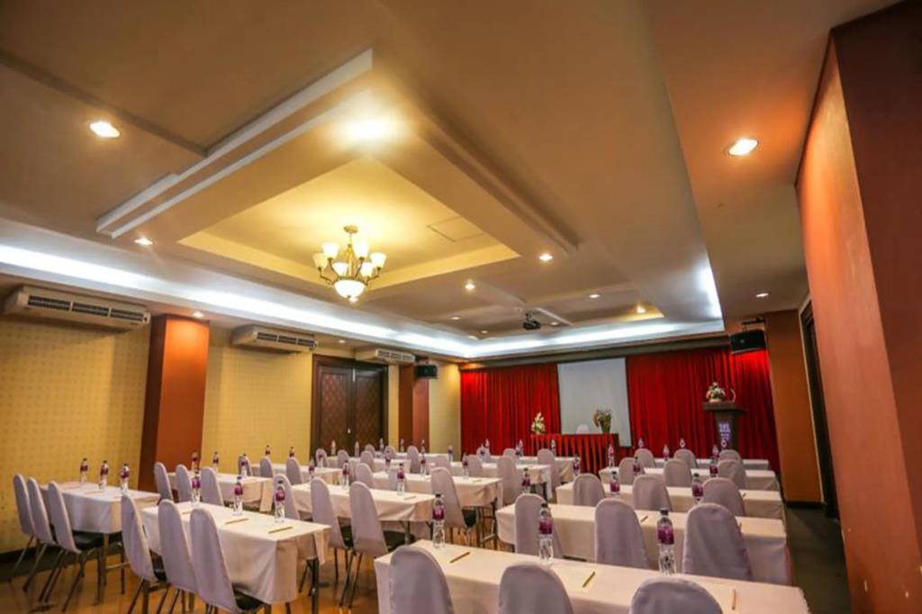 Madina Hotel 3*