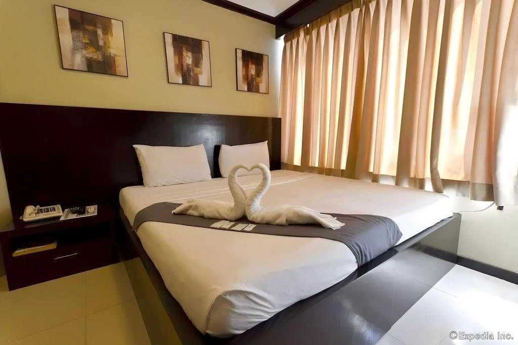 Richmond Plaza Hotel 3*
