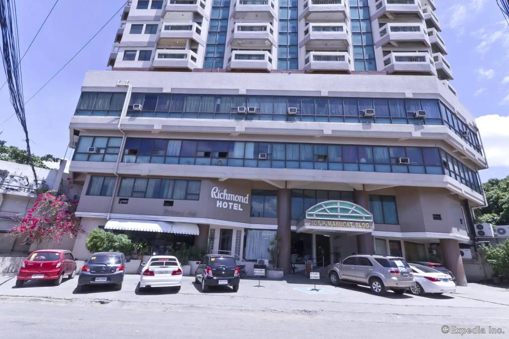 Richmond Plaza Hotel 3*