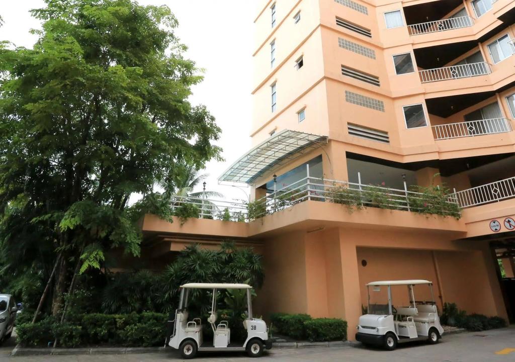 J-Town Serviced Apartments 0*