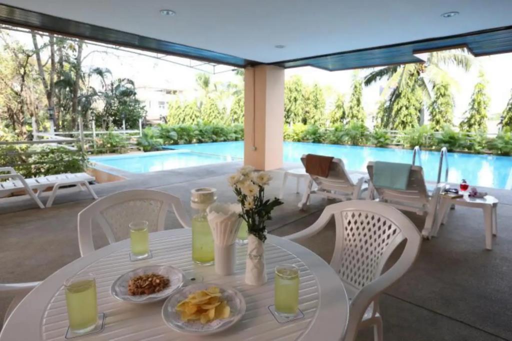 J-Town Serviced Apartments 0*