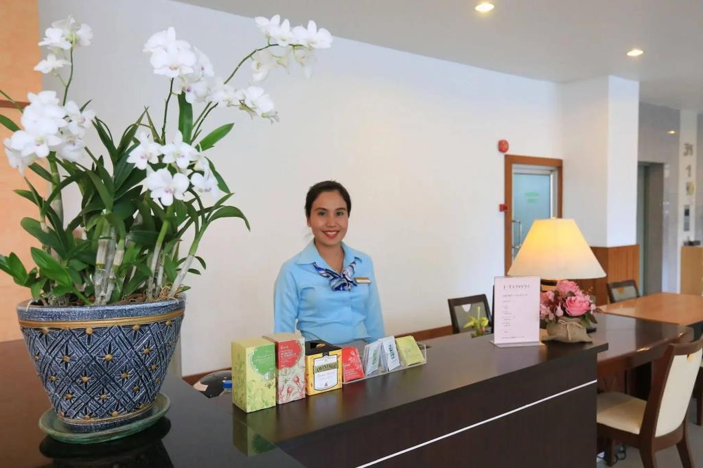 J-Town Serviced Apartments 0*
