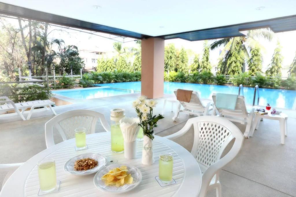J-Town Serviced Apartments 0*