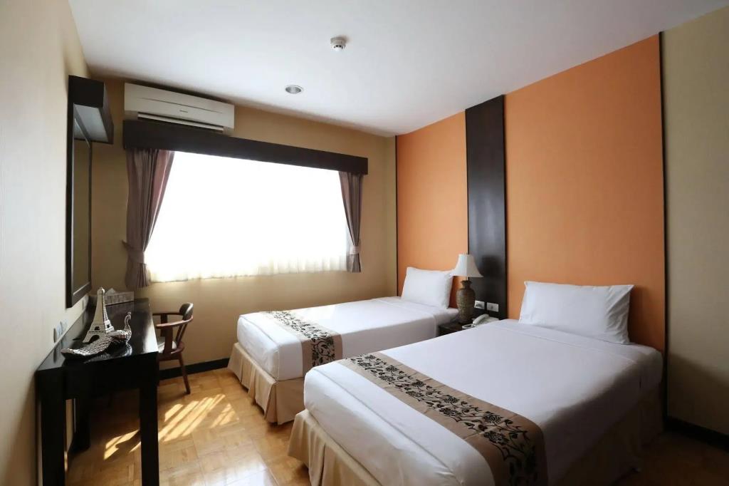 J-Town Serviced Apartments 0*