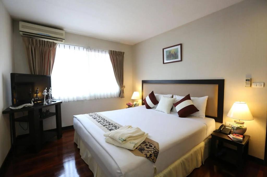 J-Town Serviced Apartments 0*