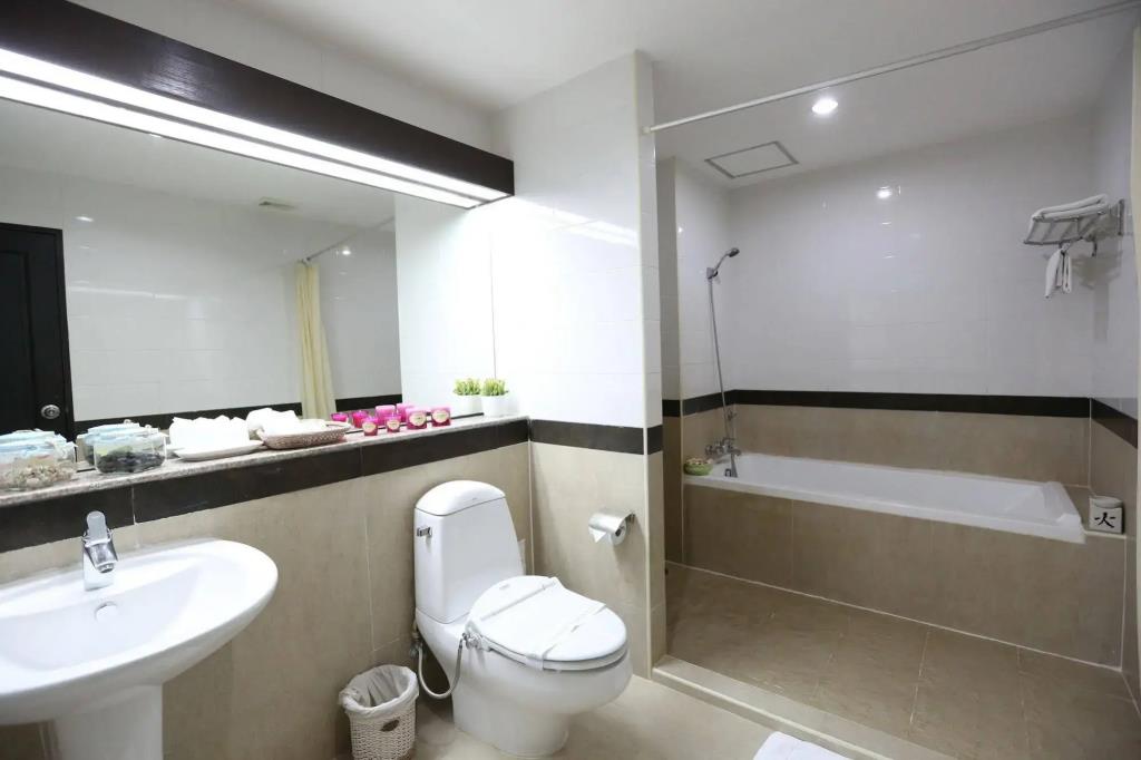 J-Town Serviced Apartments 0*