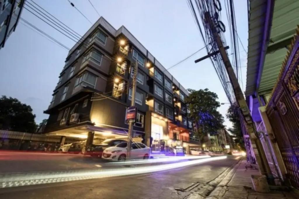 48 Metro Hotel 3*