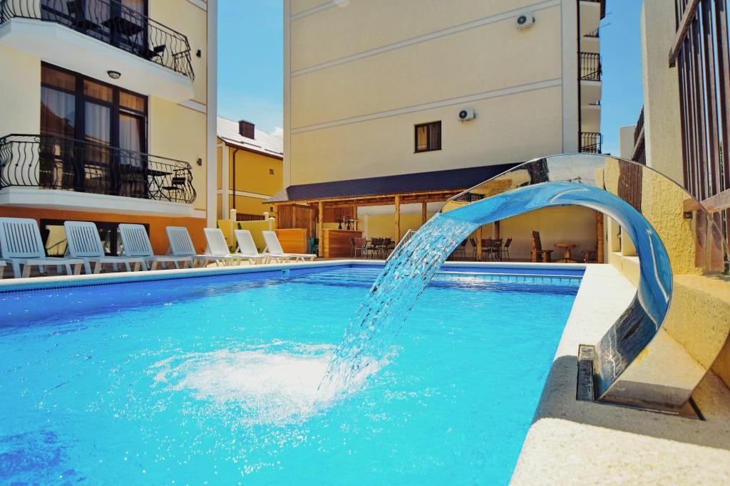 AsTerias Hotel 0*