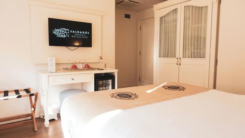 Salbakos Herakleia Hotel 0*
