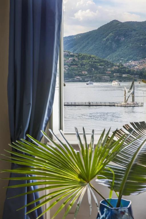 Vista Palazzo Lago Di Como 5*