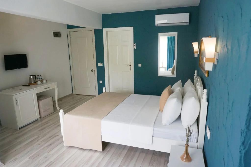 Alacat? 716 Hotel 0*