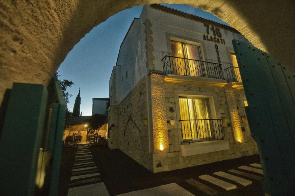 Alacat? 716 Hotel 0*