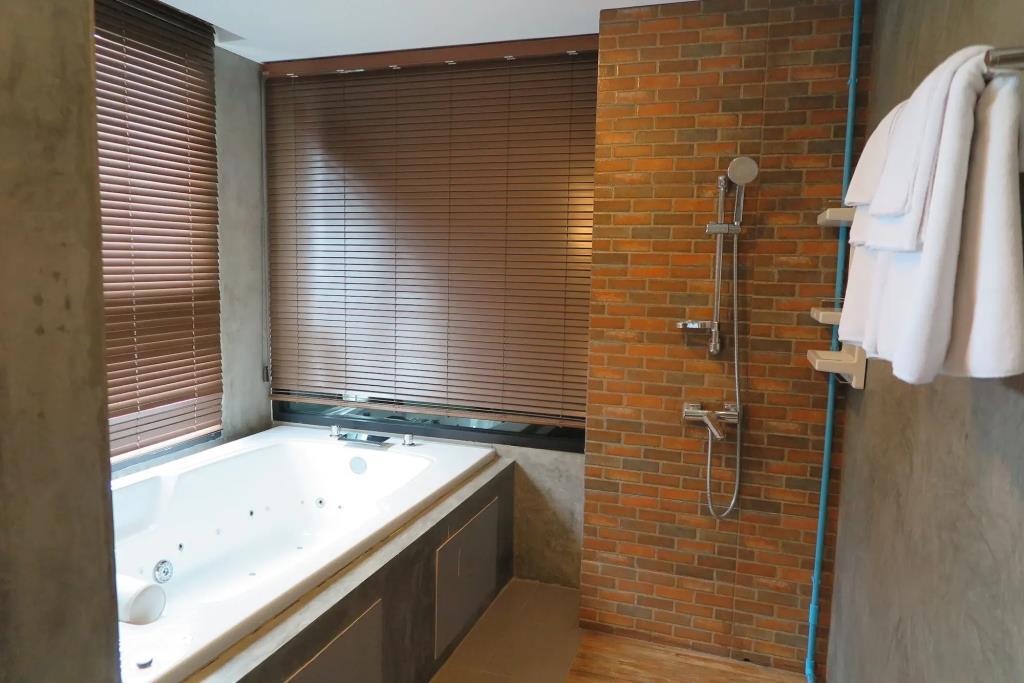 V20boutique Jacuzzi Hotel 4*