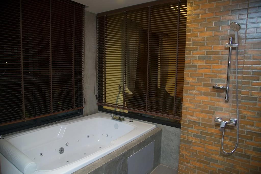V20boutique Jacuzzi Hotel 4*