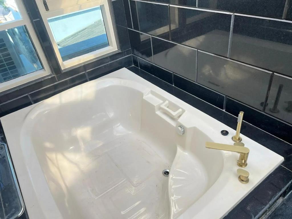 V20boutique Jacuzzi Hotel 4*