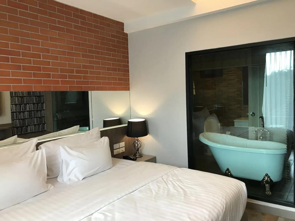 V20boutique Jacuzzi Hotel 4*