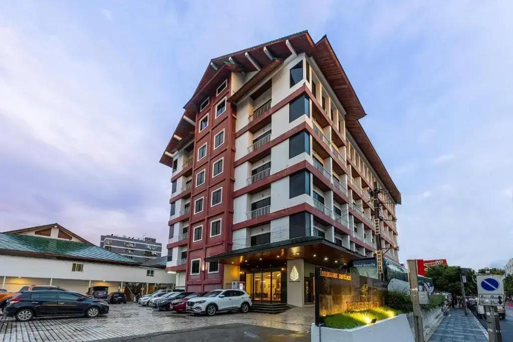 The President Hotel at Chokchai 4 4*