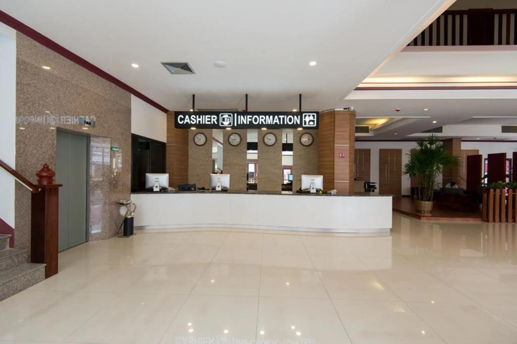 The President Hotel at Chokchai 4 4*