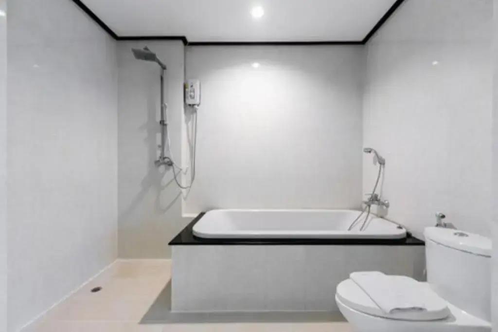 The President Hotel at Chokchai 4 4*