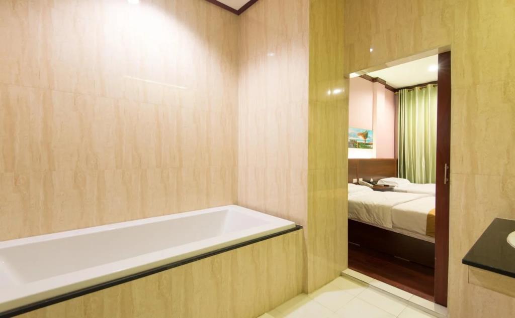 The President Hotel at Chokchai 4 4*