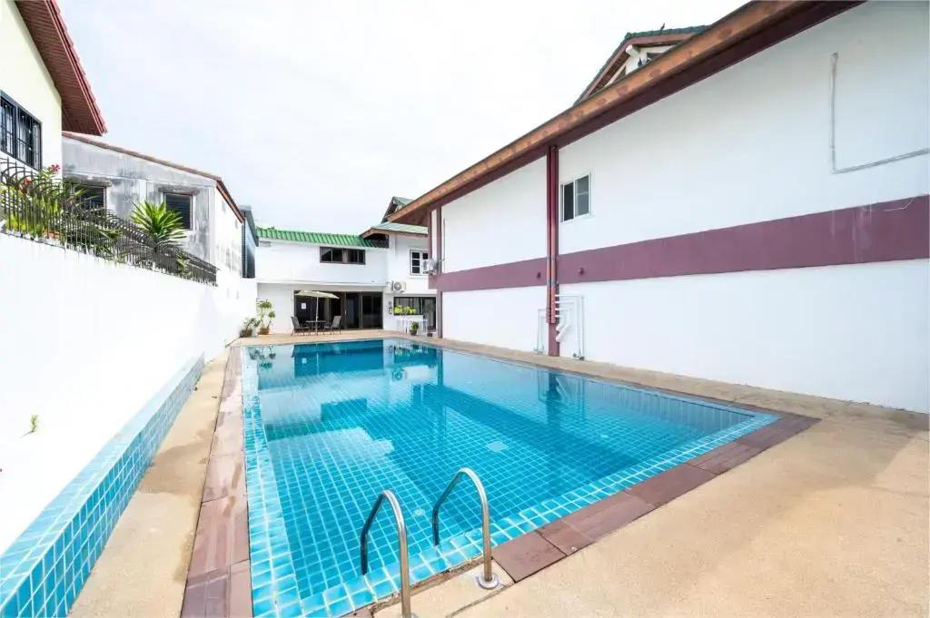 The President Hotel at Chokchai 4 4*