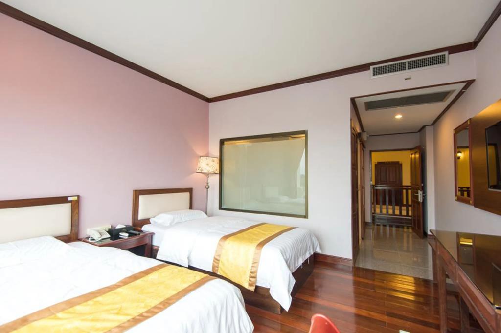 The President Hotel at Chokchai 4 4*