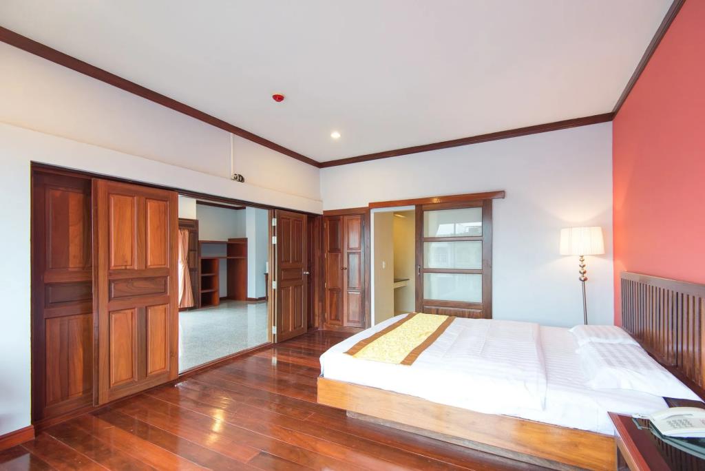 The President Hotel at Chokchai 4 4*