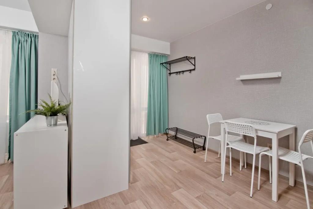 Station Apartments 0*