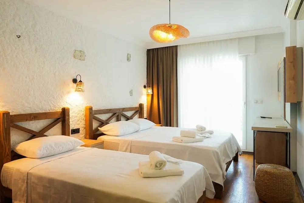 Nuriye Alacati 0*