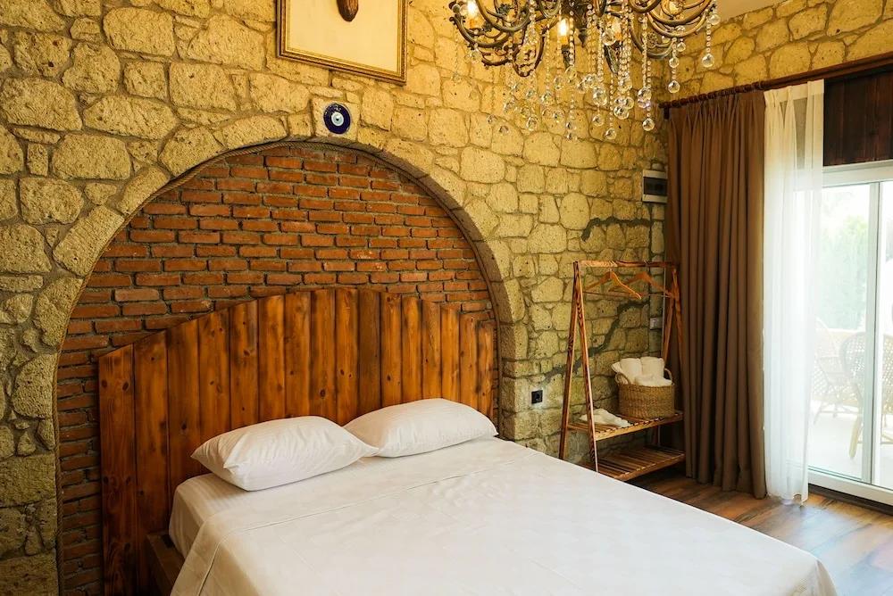 Nuriye Alacati 0*