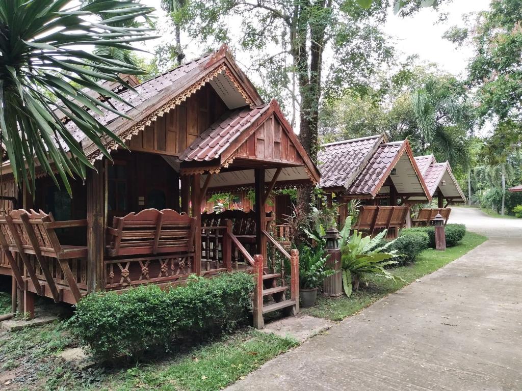 Phetsangsom Resort 2*
