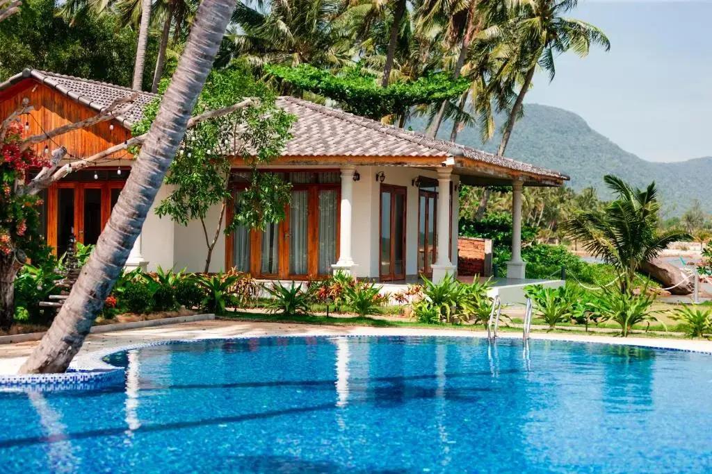 The Pier Phu Quoc Resort 3*