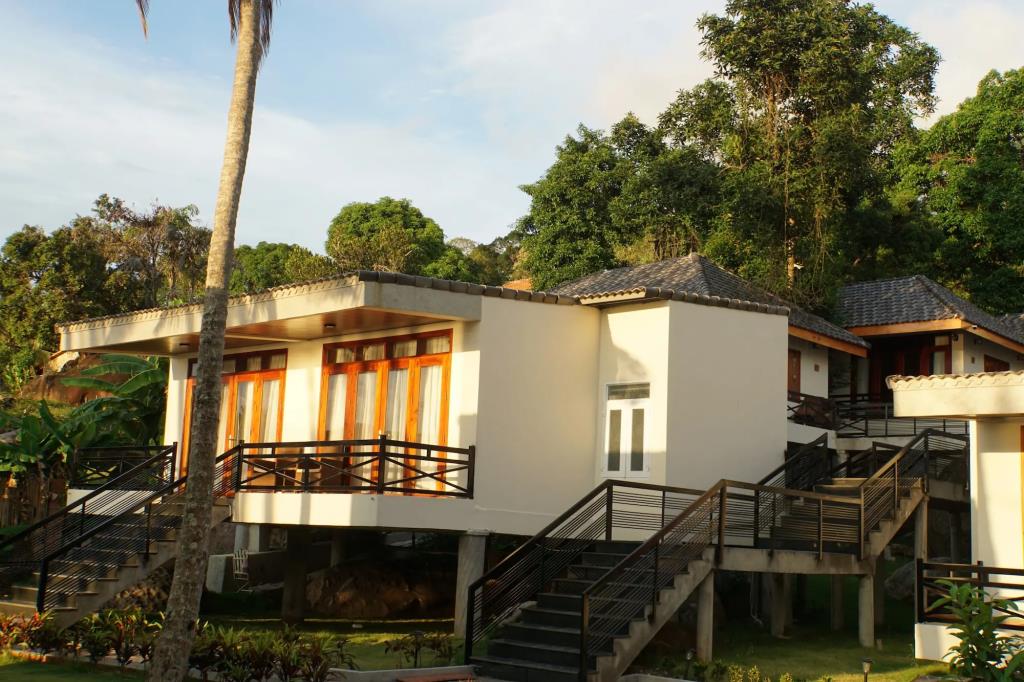 The Pier Phu Quoc Resort 3*