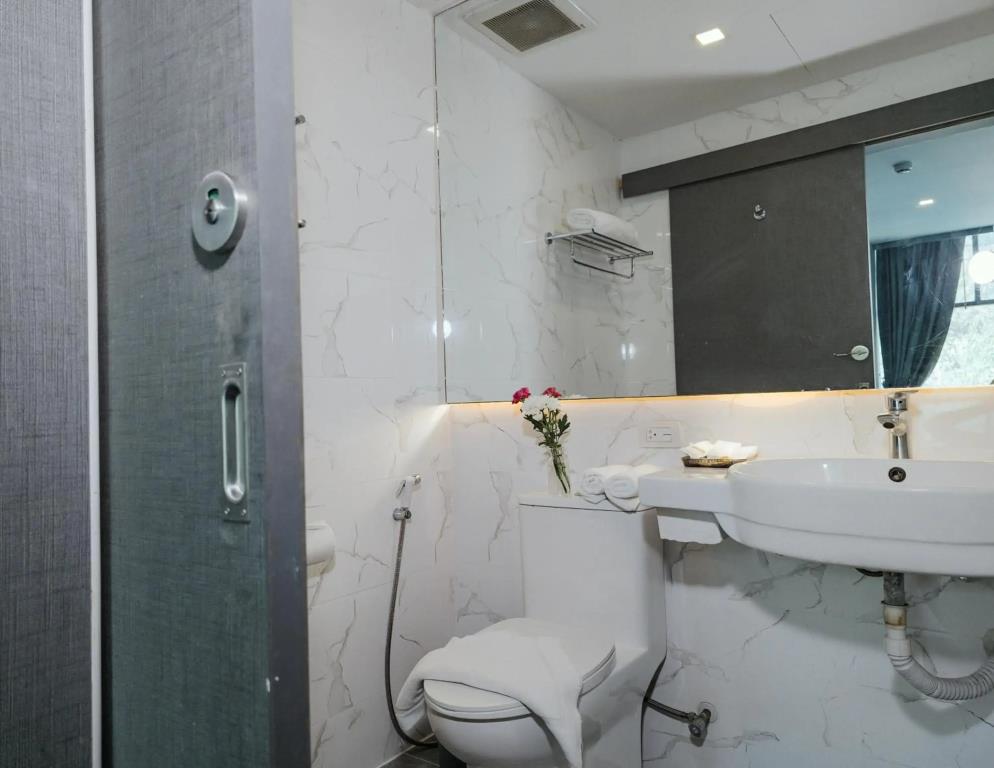 Hyde Park Hotel Bangkok 3*