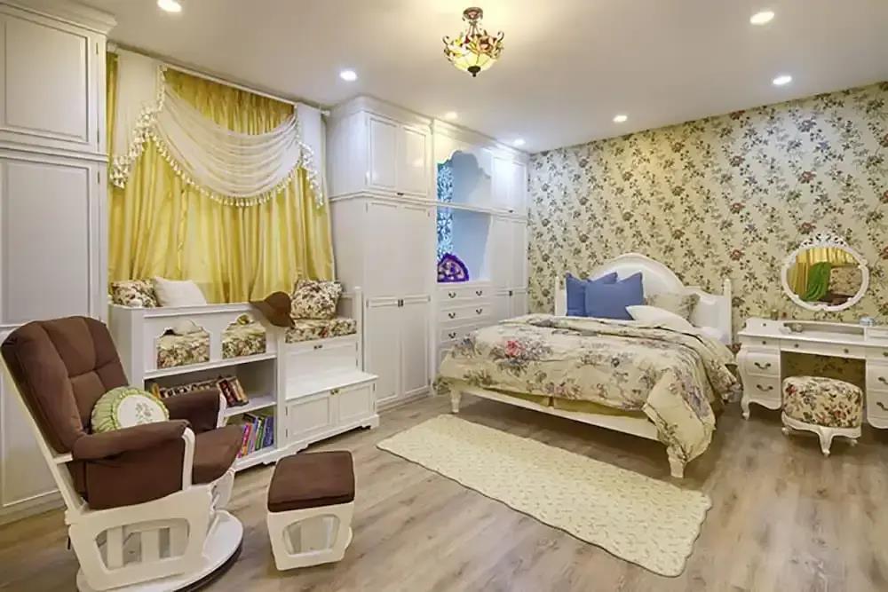 1BR Victorian Apartment River View D7 0*