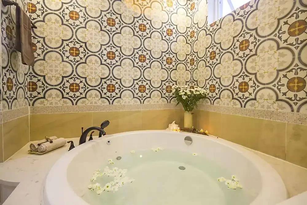 1BR Victorian Apartment River View D7 0*